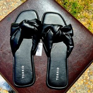 Torrid black twist knot slide size 11.5